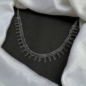 Riddhi choker
